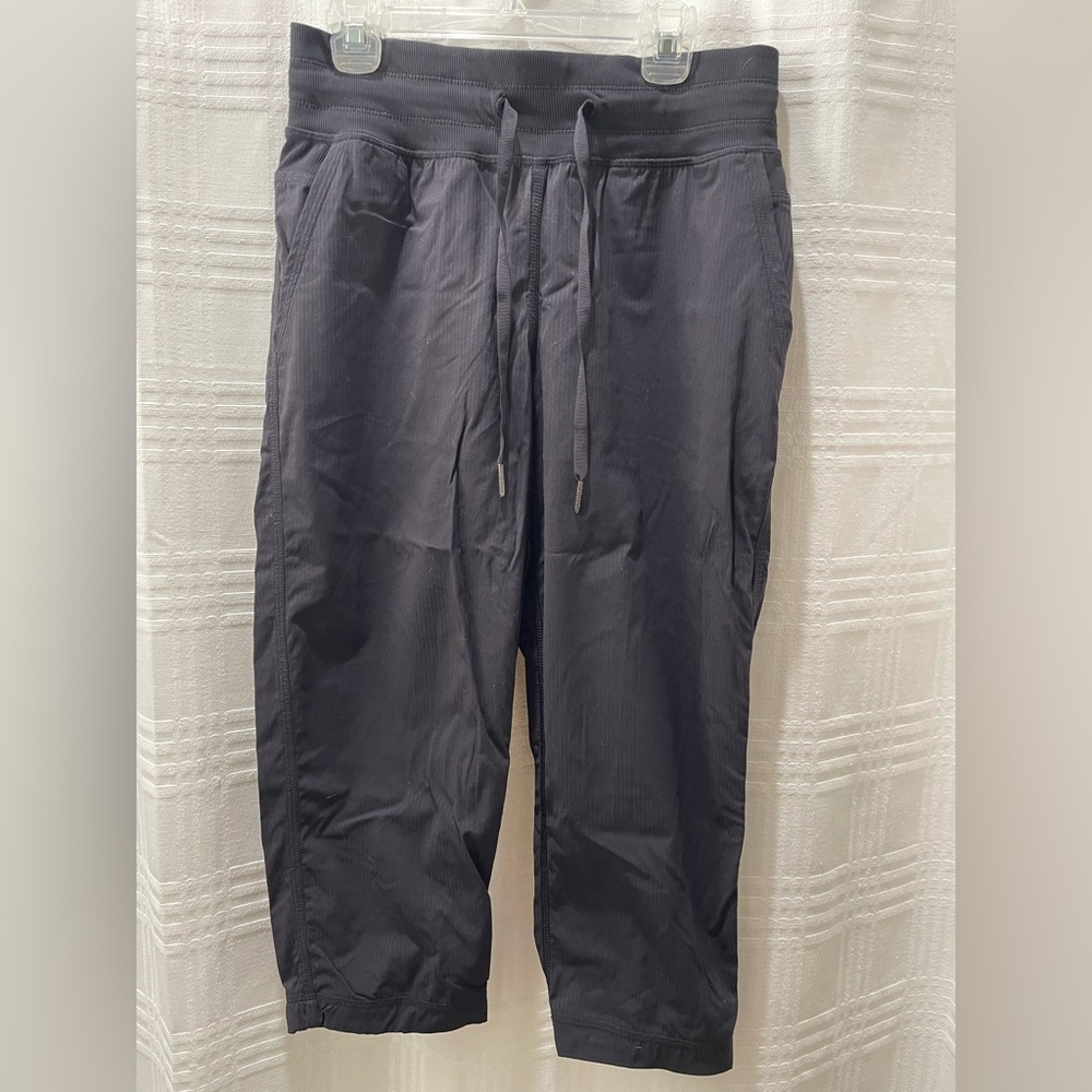 Lululemon black crop pants size 4